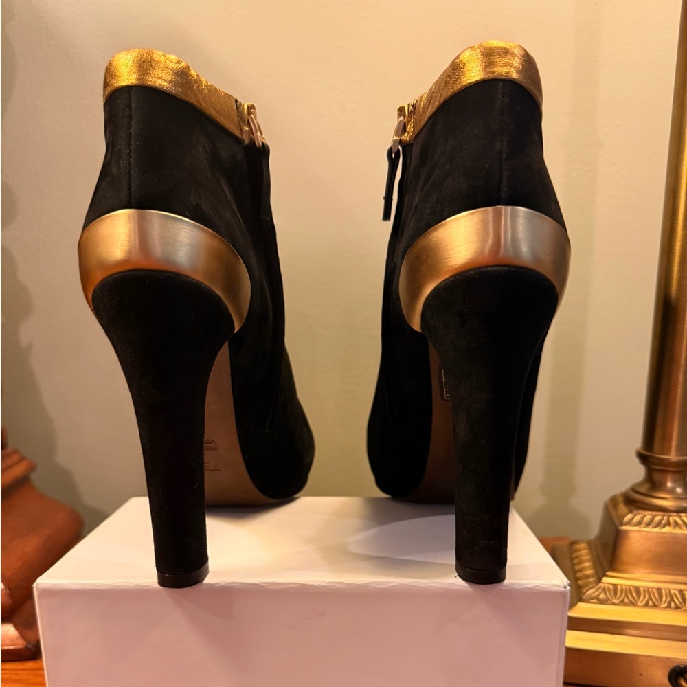 FENDI Black Gold Suede Leather Ankle Heeled Boots Size 37/7 w/Dustbag MSRP $990 - Picture 5 of 14